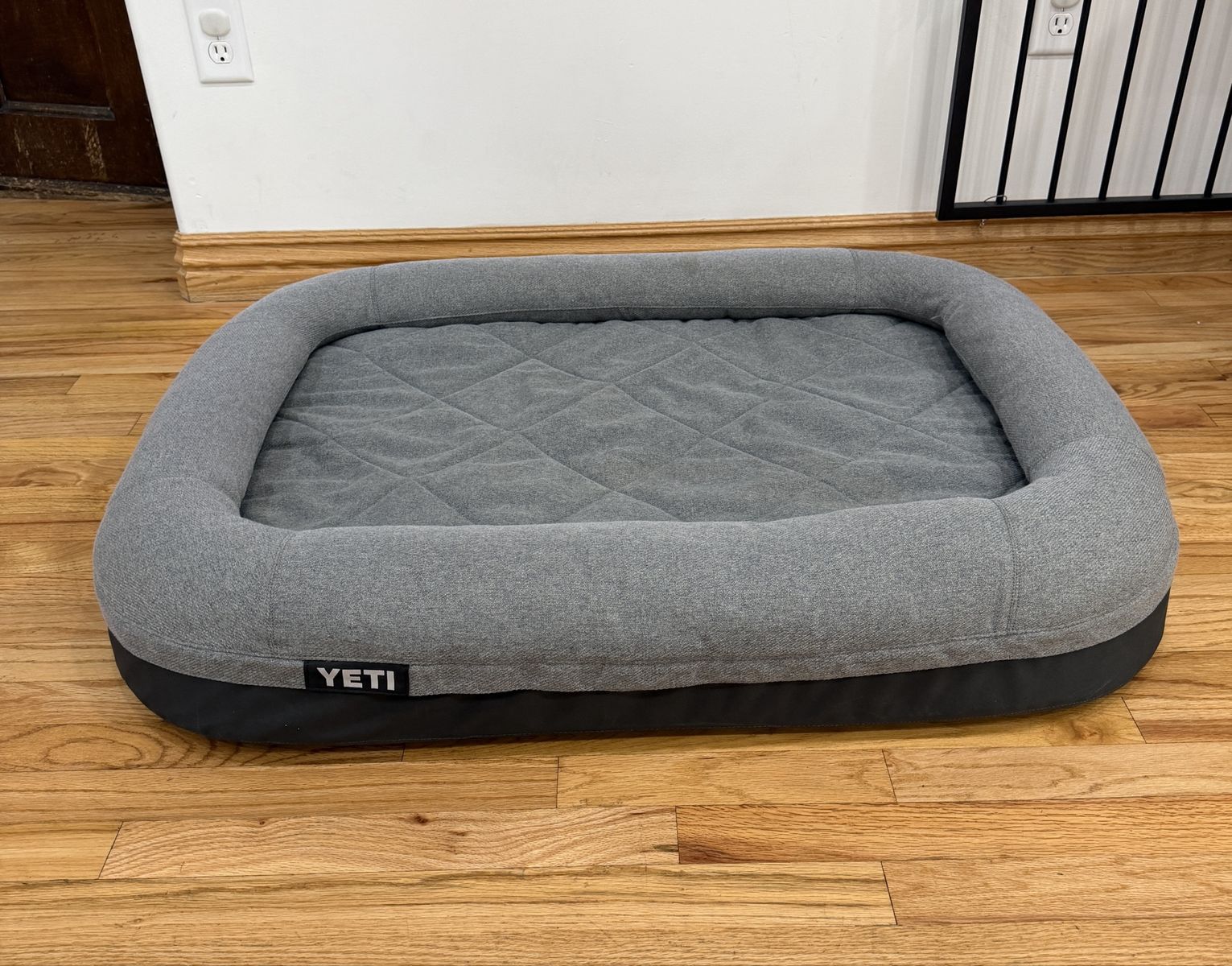 YETI Trailhead Large Dog Bed