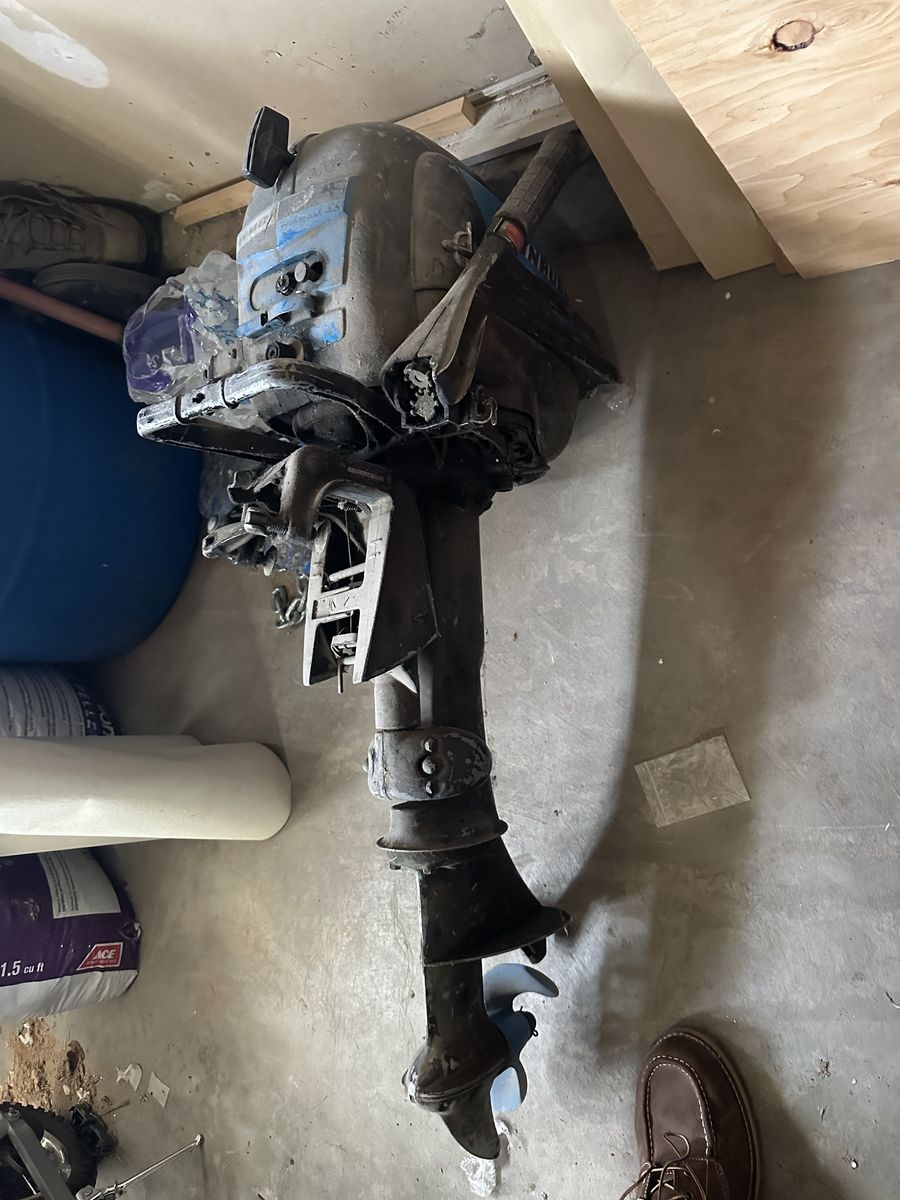 Evenrude 5.5 Fisherman Motor $200.00 OBO