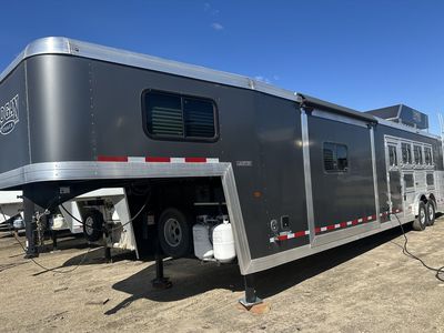 LIKE NEW 2023 Logan 4 Horse Living Quarters!