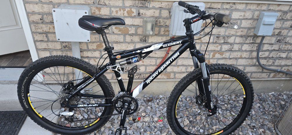 Rocky Mountain Element Full Suspension Mountain Bike