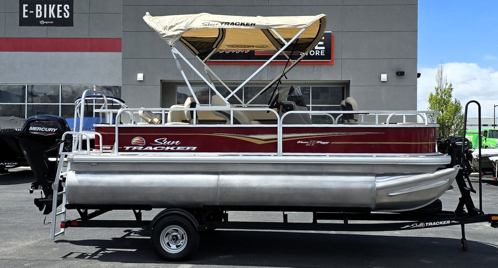 2022 Sun Tracker Bass Buggy 18 w 75 HP Mercury Outboard ONLY 6 hours on this boat