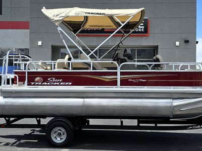 2022 Sun Tracker Bass Buggy 18 w 75 HP Mercury Outboard ONLY 6 hours on this boat