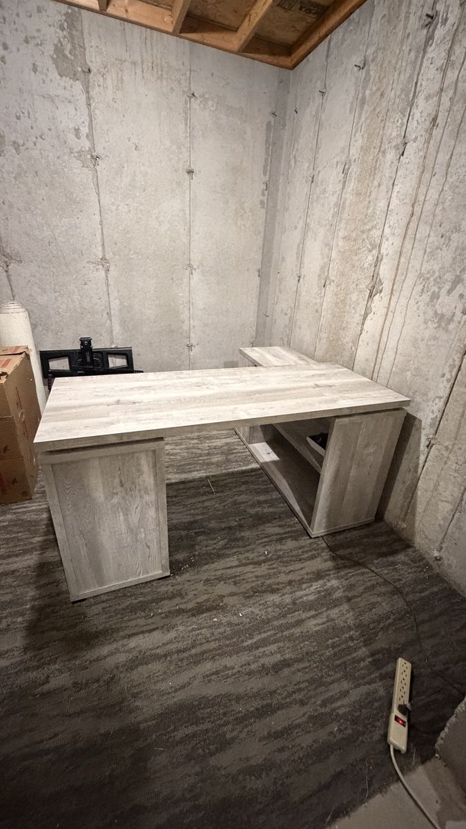 Spacious L-Shaped Office Desk - Light Wood Finish, Ample Storage