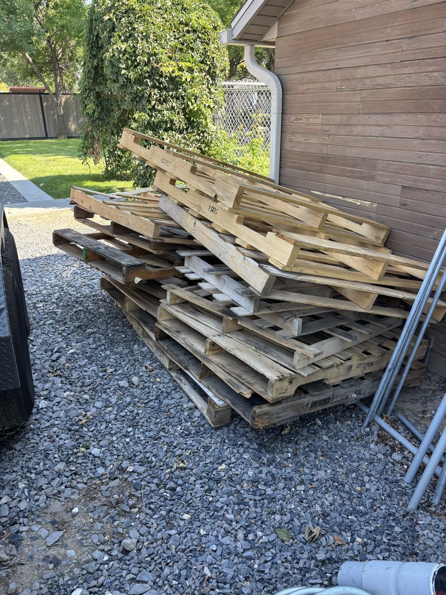 Free Wood Pallets