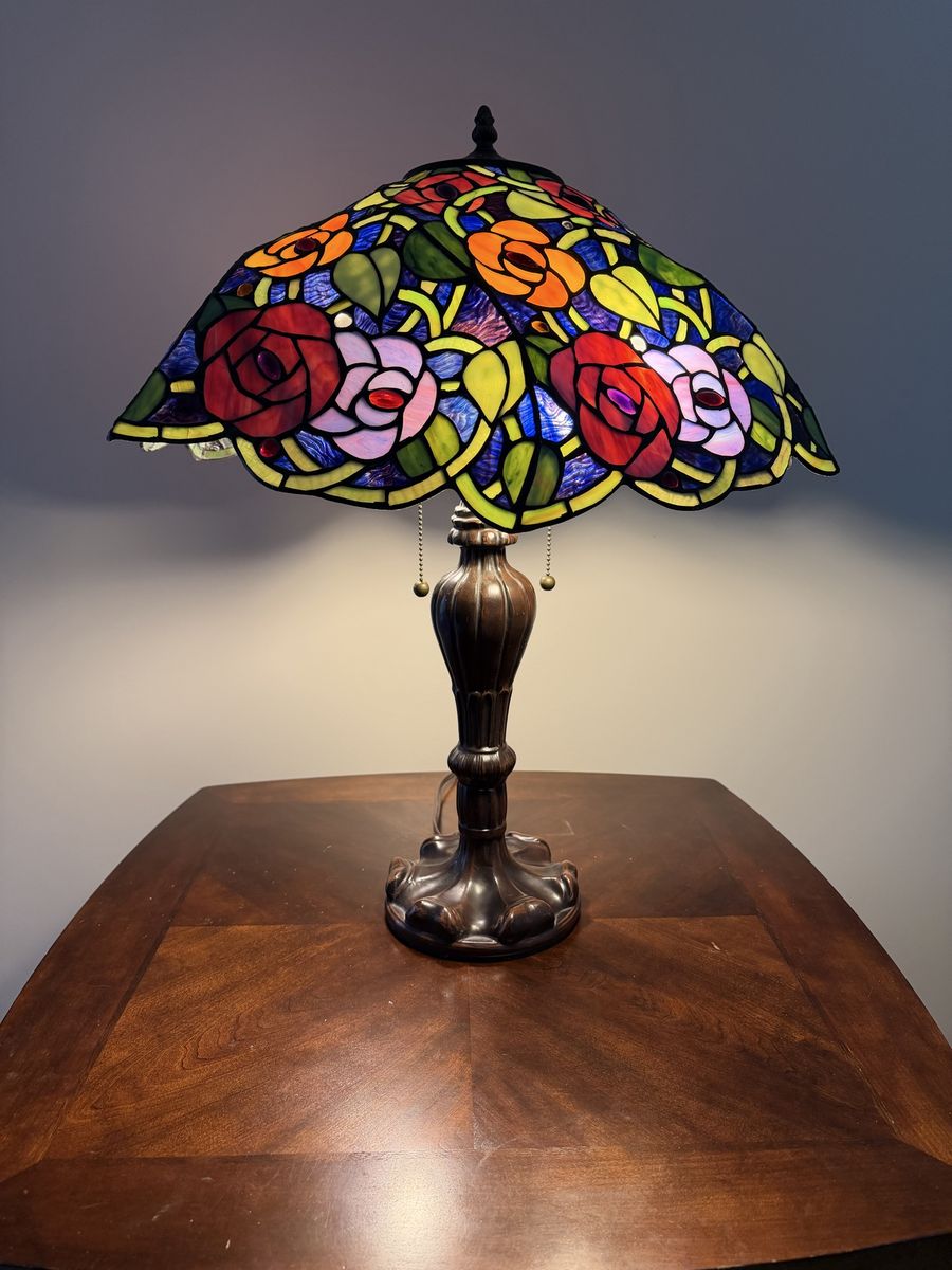 Stained glass table lamp 