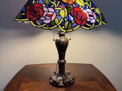 Stained glass table lamp