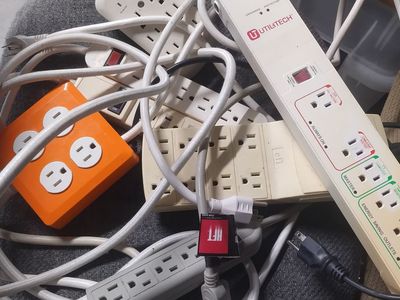Multi outlet surge protector bundle of 7