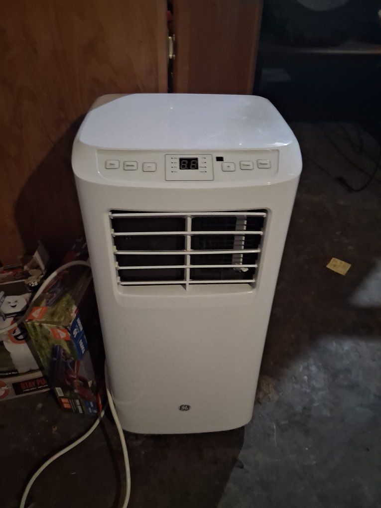 GE Portable Air Conditioner White Unit