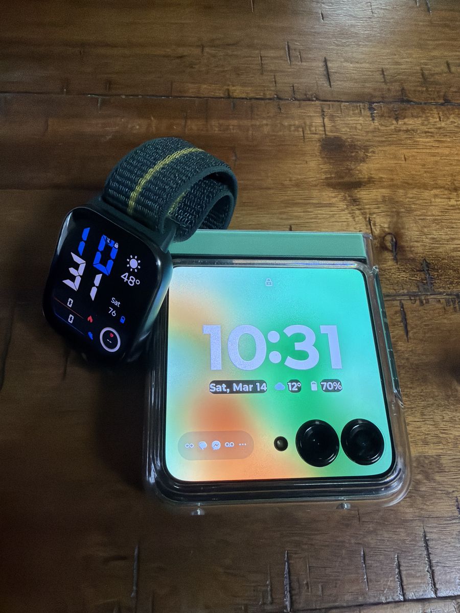 Unlocked Motorola RAZR FLIP Comes Motorola Fit