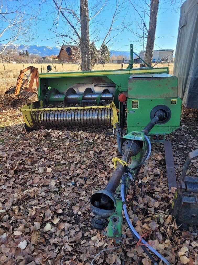 John Deere 467 square baler