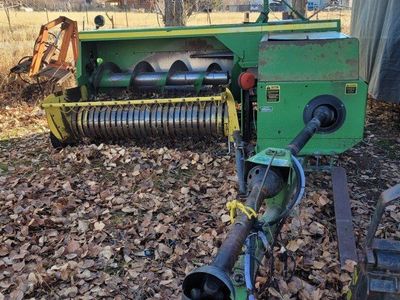 John Deere 467 square baler