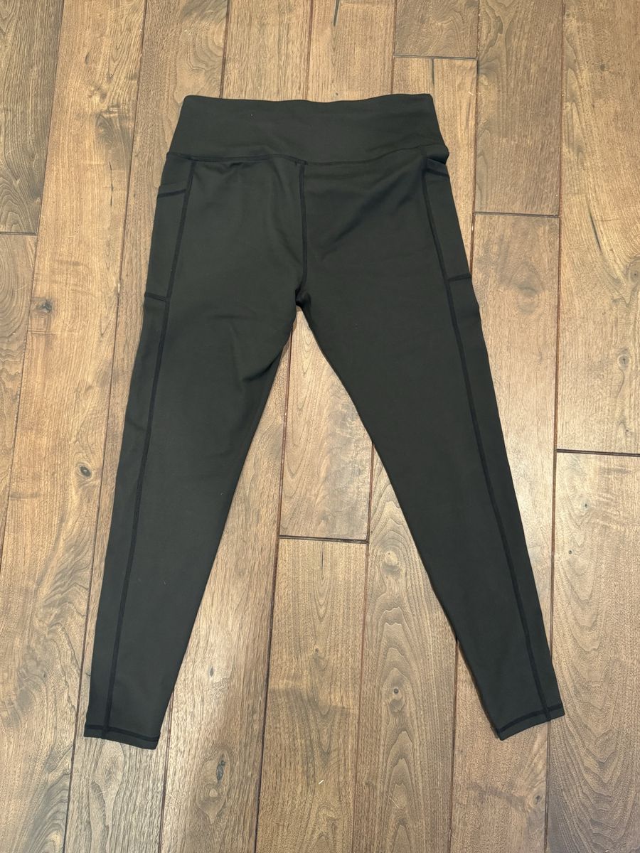 3 Leggings (only one in photo)