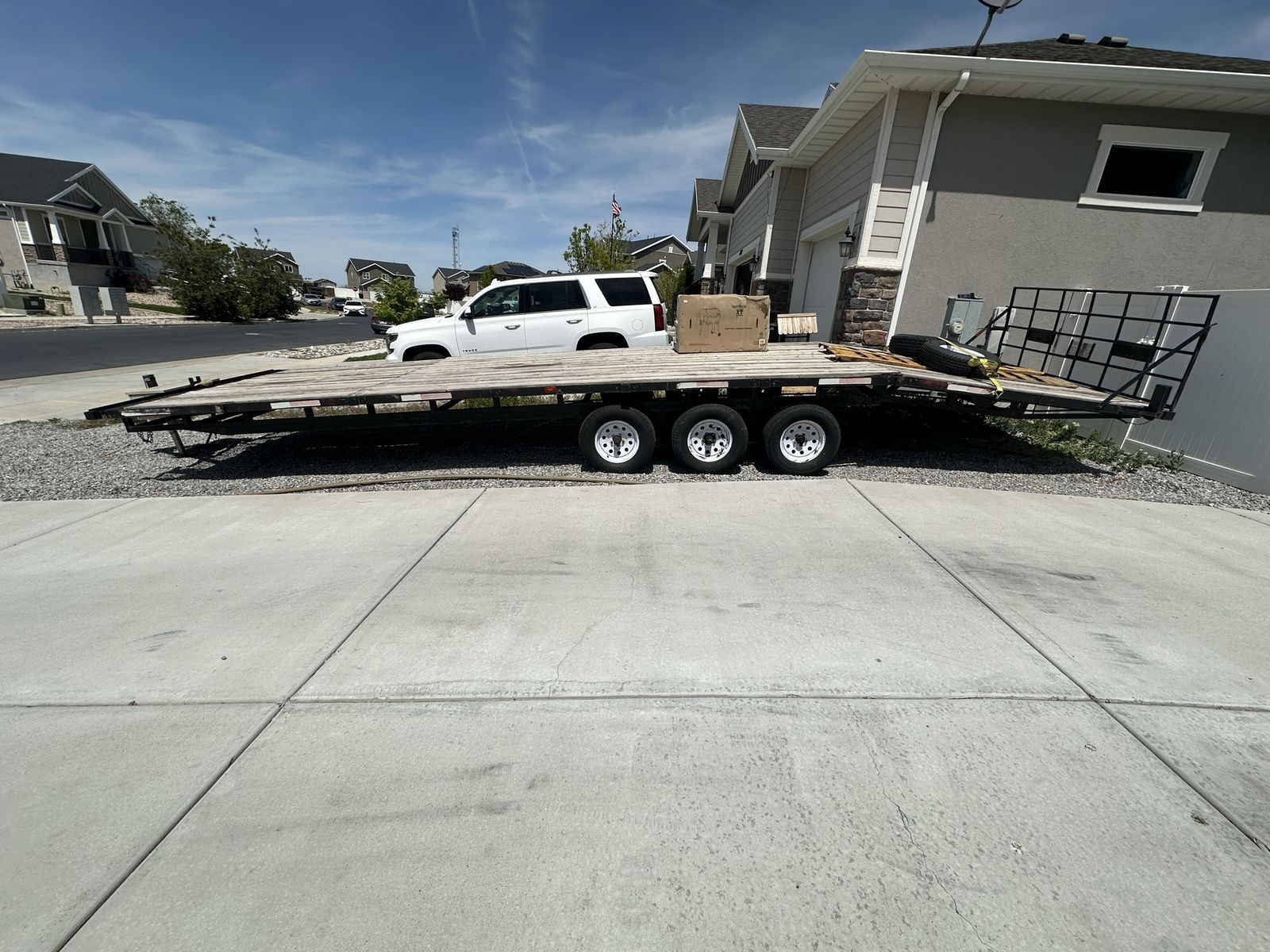 32’ deck trailer