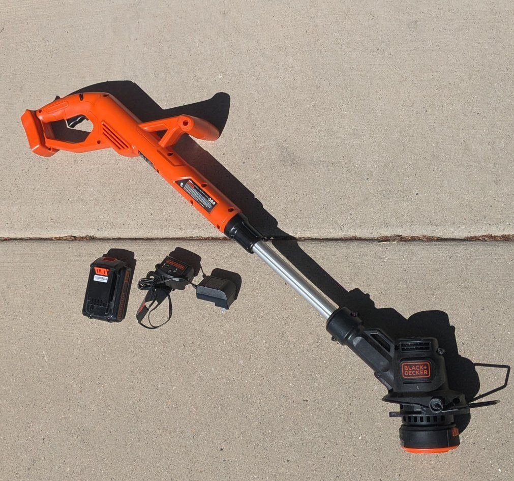 Black+Decker LST201 20V MAX Cordless String Trimmer with Battery & Charger