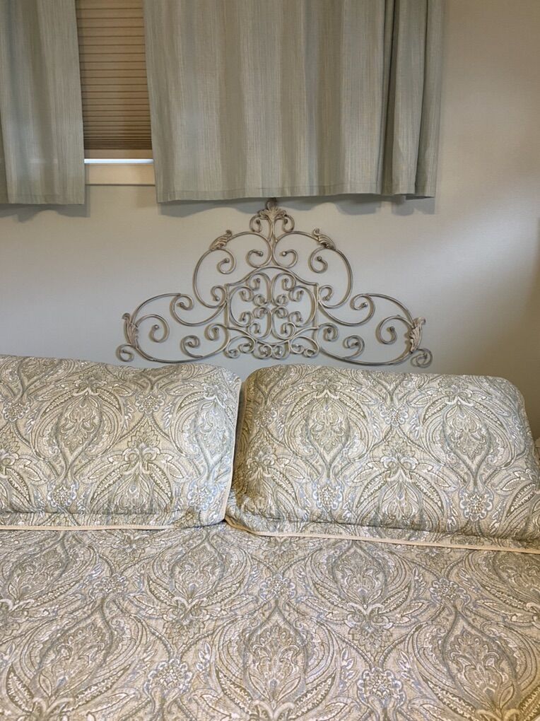 Decorative Verdi Gris Wall Iron Piece