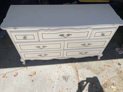 Vintage French Provincial Style 6-Drawer Dresser Cream w/ Gold Trim
