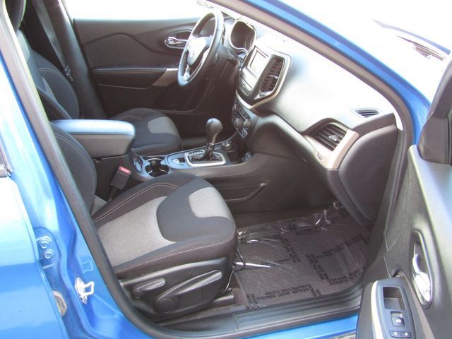 Main image 10