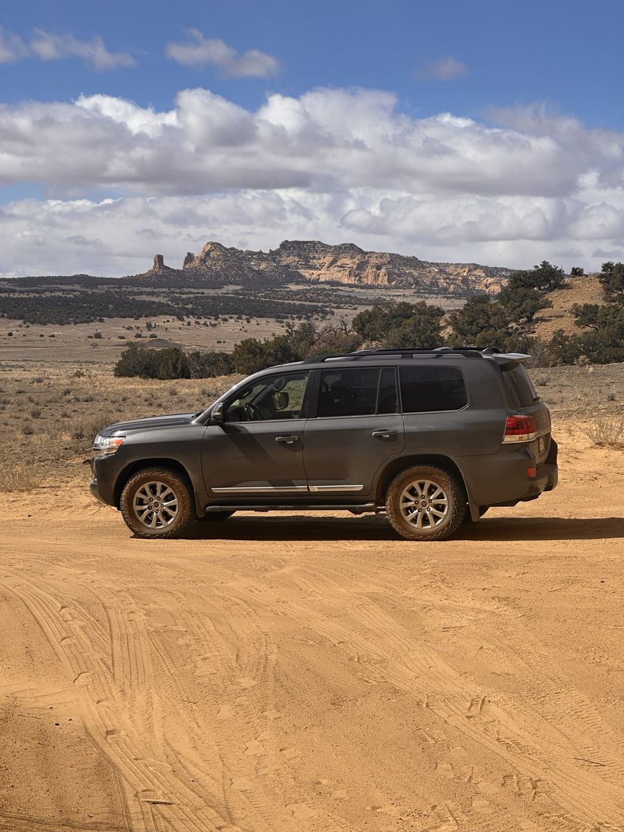 2016 Toyota Land Cruiser Base