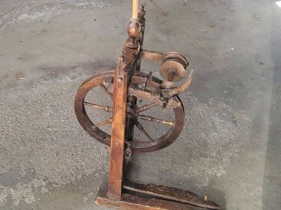 Castle Spinning Wheel