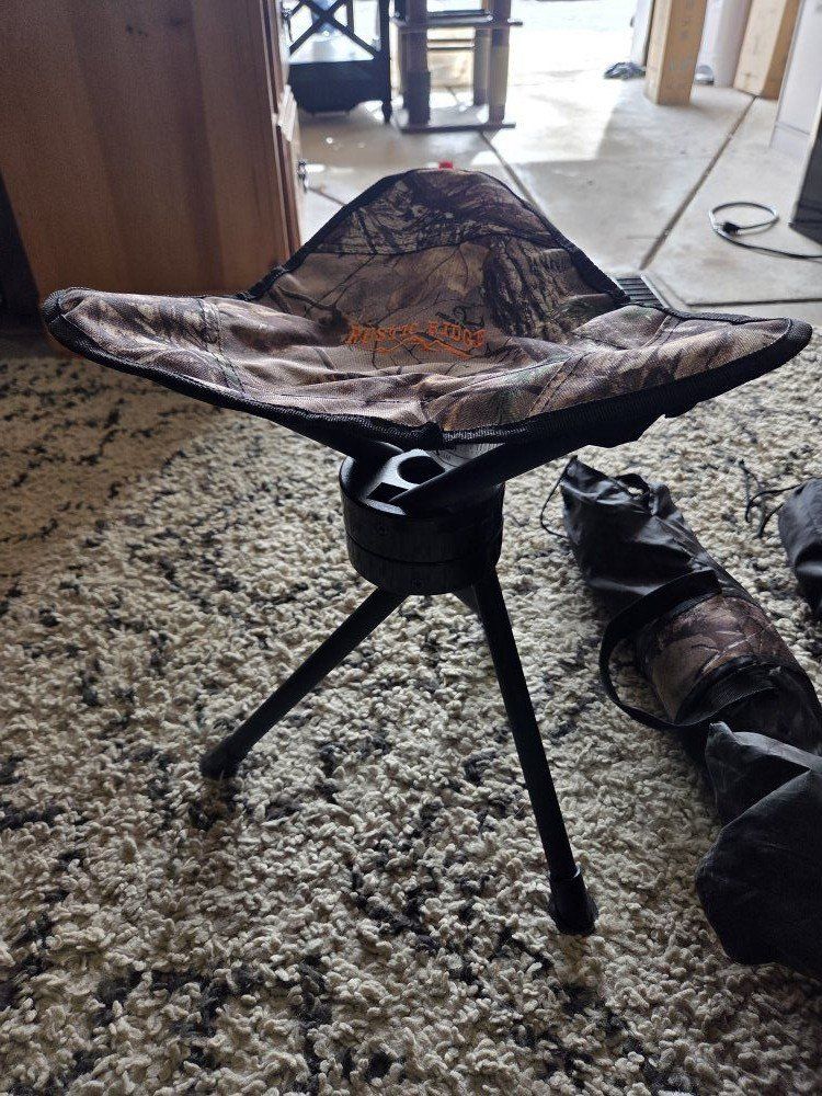 4 Fishing/Camping Tripod Chairs