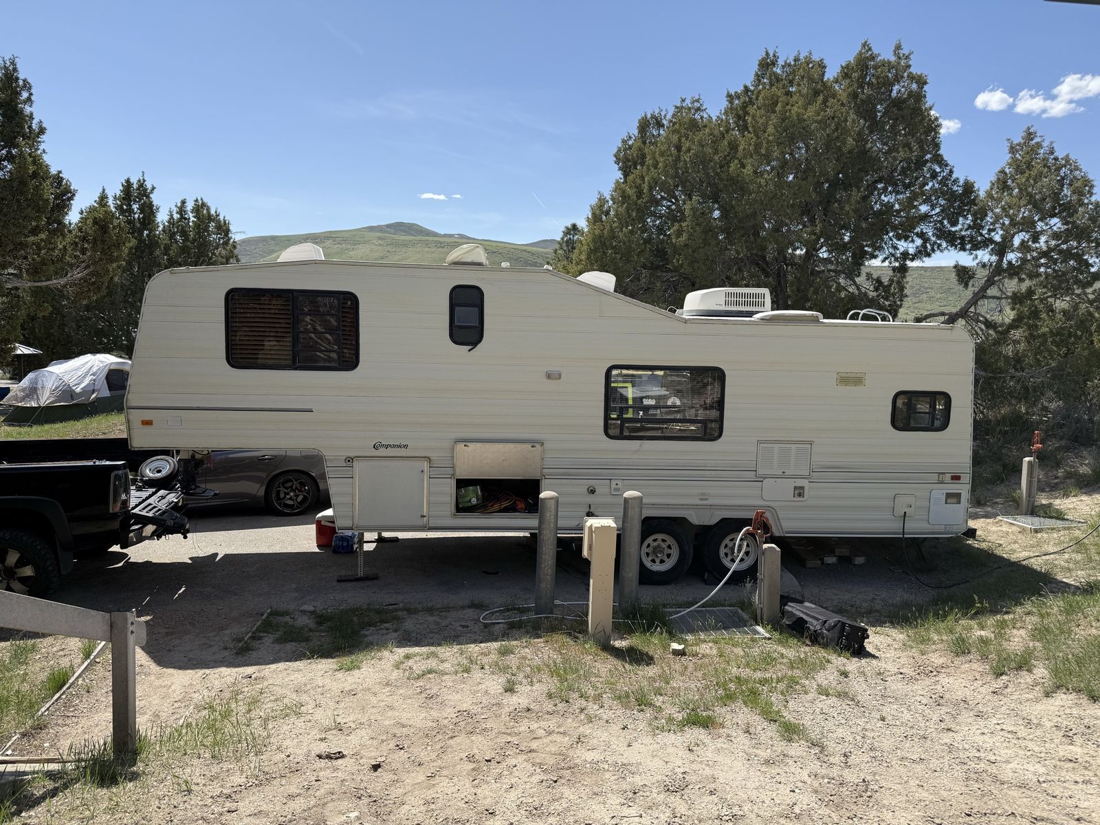 1992 27’ Kit Companion 5th Wheel