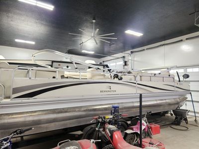 2005 Bennington pontoon boat
