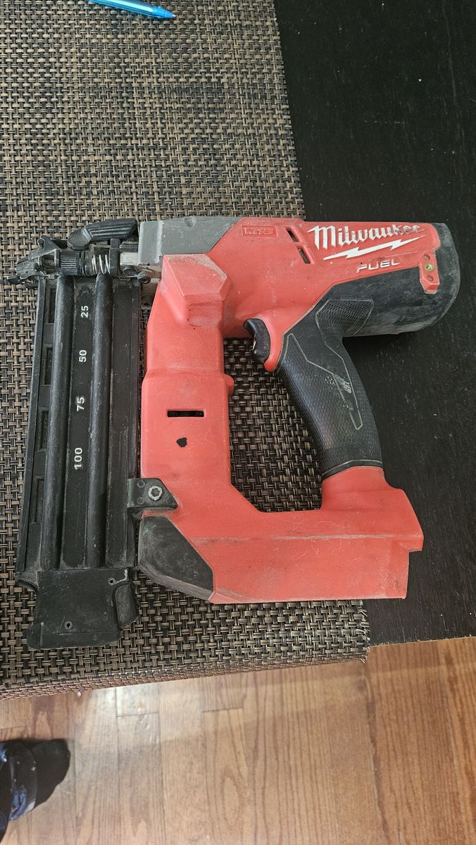 Milwaukee Fuel 18 ga brad nailer