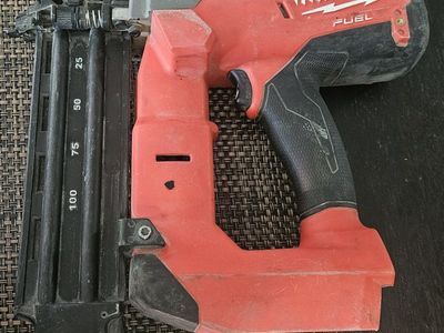 Milwaukee Fuel 18 ga brad nailer