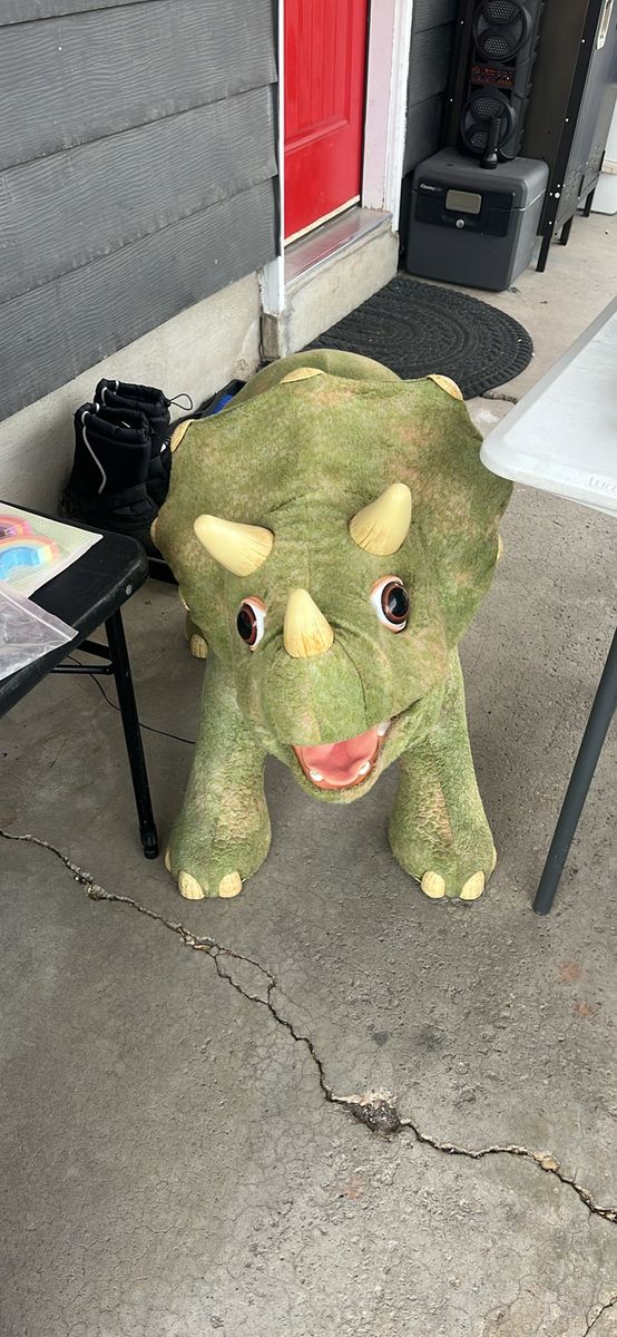 Animatronic dinosaur