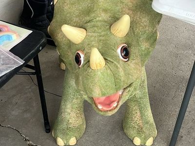 Animatronic dinosaur