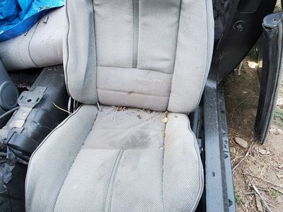 Free Chevrolet Camaro Front Seats - Gray Cloth