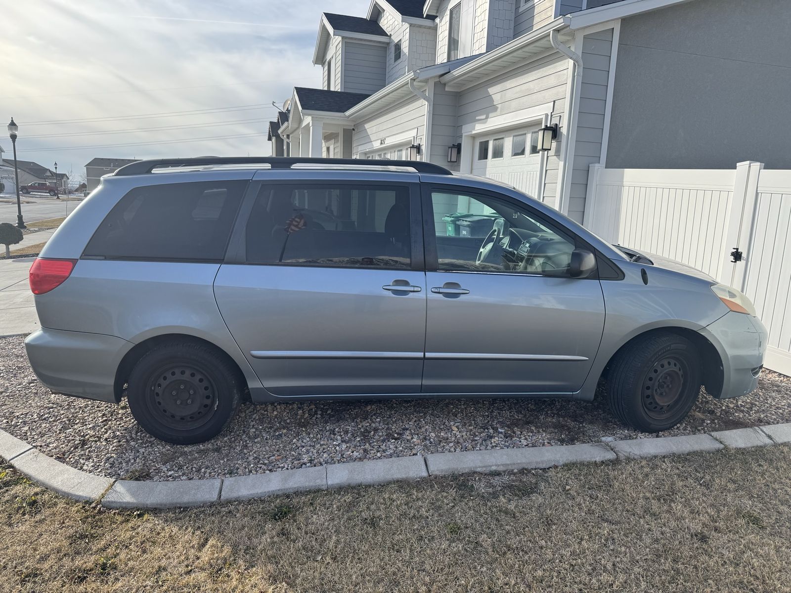 2009 TOYOTA SIENNA LE