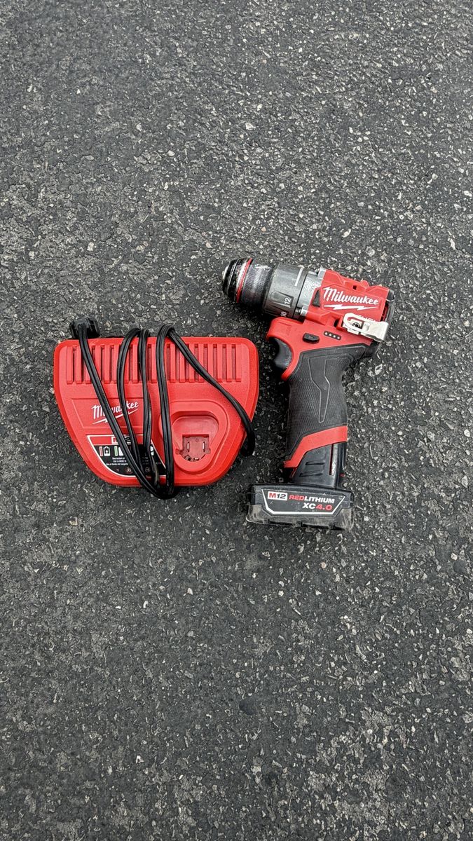 M12 drill driver with battery and charger