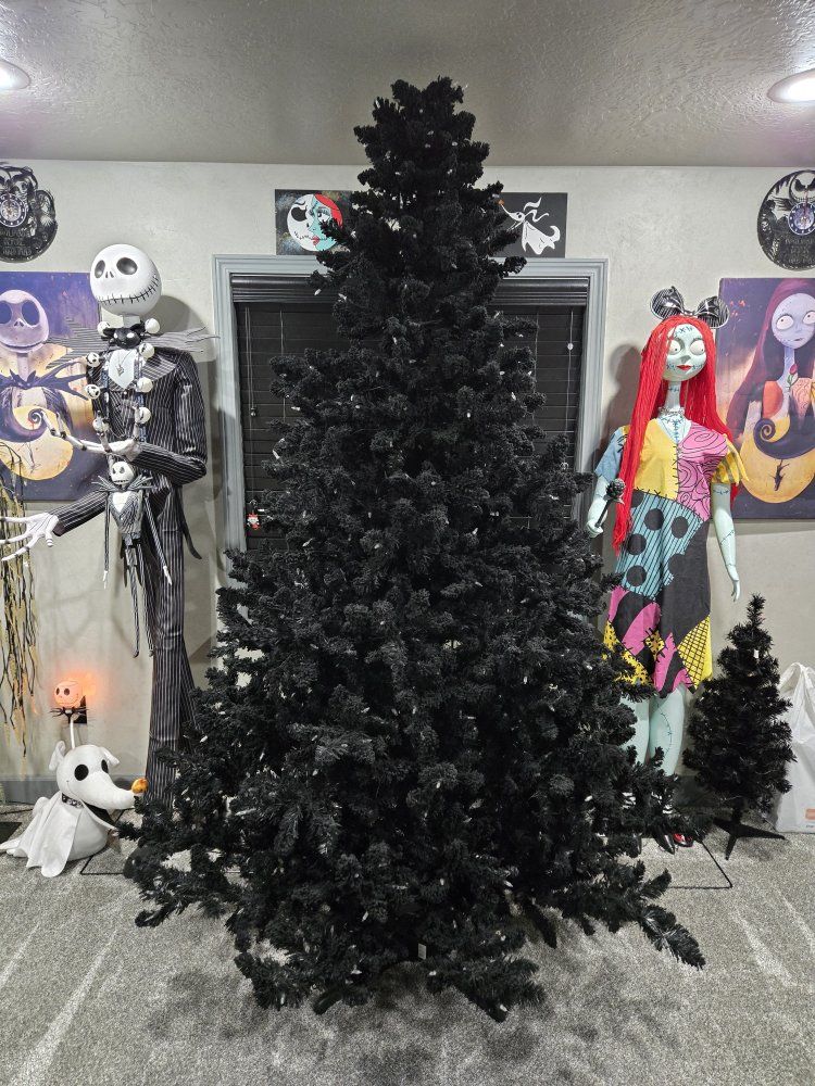 7.5ft Black Christmas Tree with LED Lights