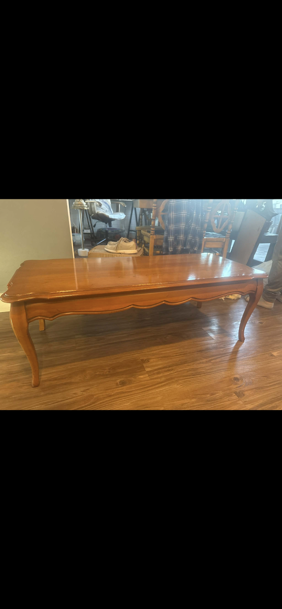 Bassett Vintage Coffee Table – Solid Wood