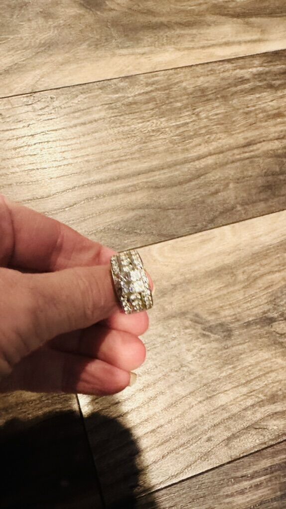 Beautiful Gold Diamond Wedding Ring