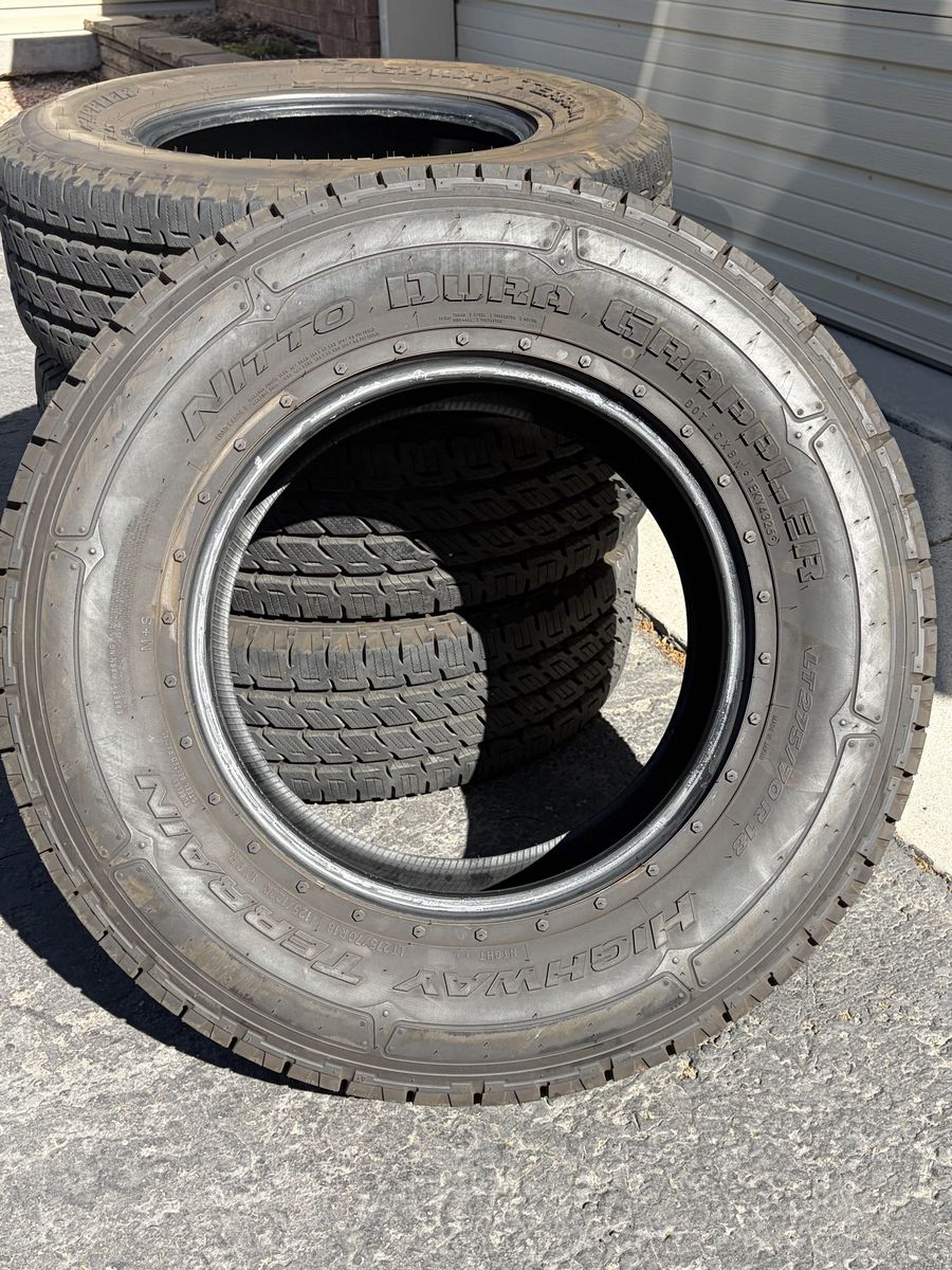 Like New Nitto Dura Grappler LT275/70R18 – Set of 4