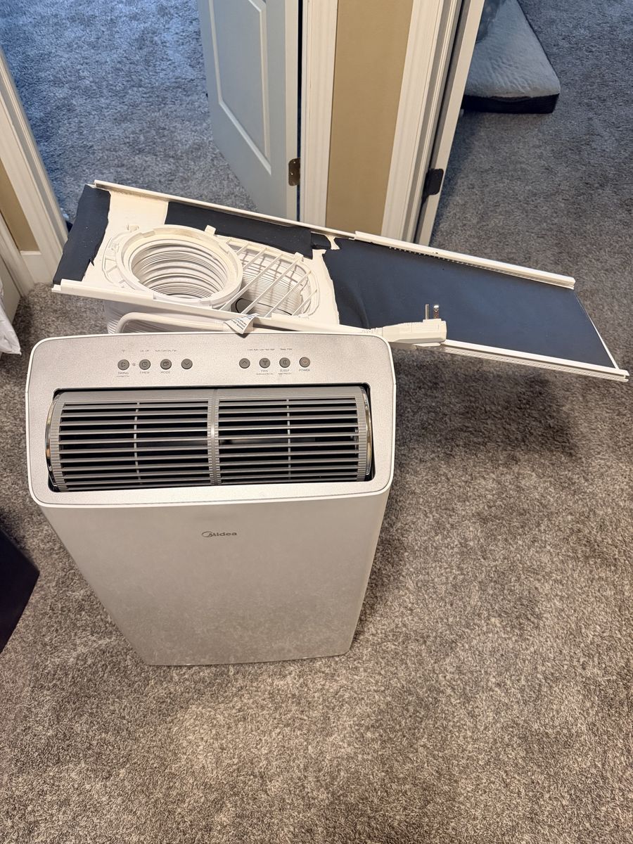 Midea 3-in-1 Portable Air Conditioner 10,000 BTU - Cool, Dehumidify, Fan - Excellent Condition