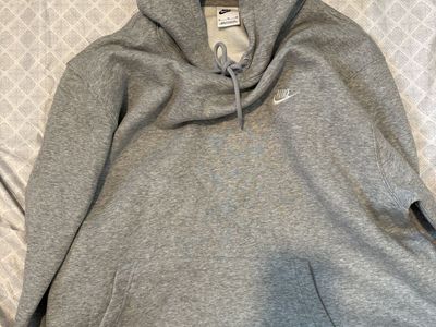Nike Men's Gray Pullover Hoodie - Size XL (Excellent Condition)