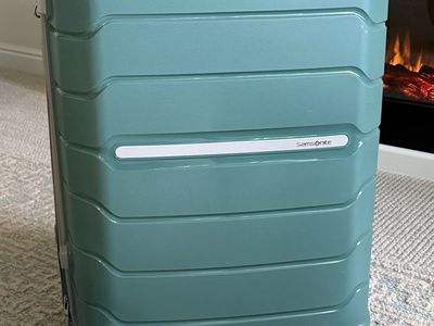 Samsonite Freeform 28” Luggage *NEW*