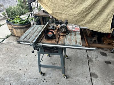 Delta table saw 10 inch contractors saw