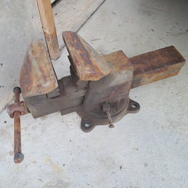 Heavy Duty Bench Vise