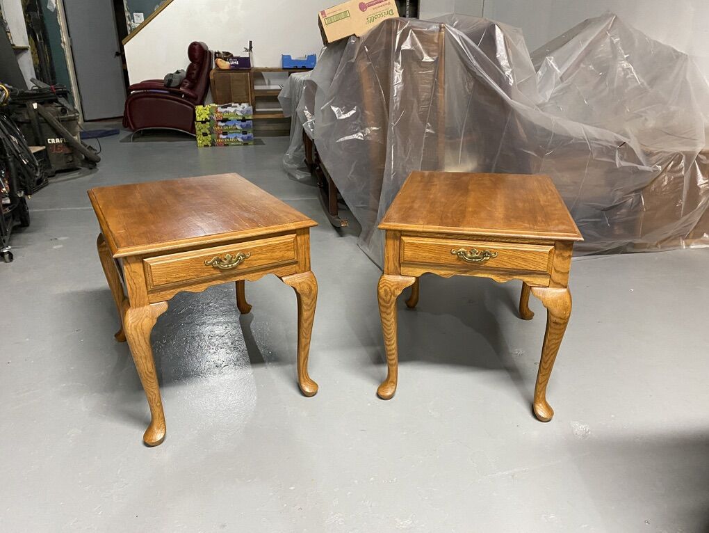 Vintage TELL CITY Queen Anne End / Side Tables