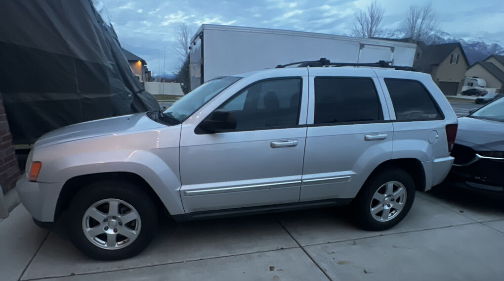 2010 JEEP GRAND CHEROKEE Laredo