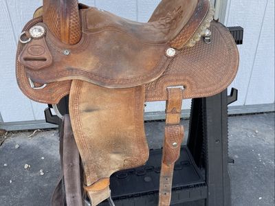 Courts Barrel Saddle