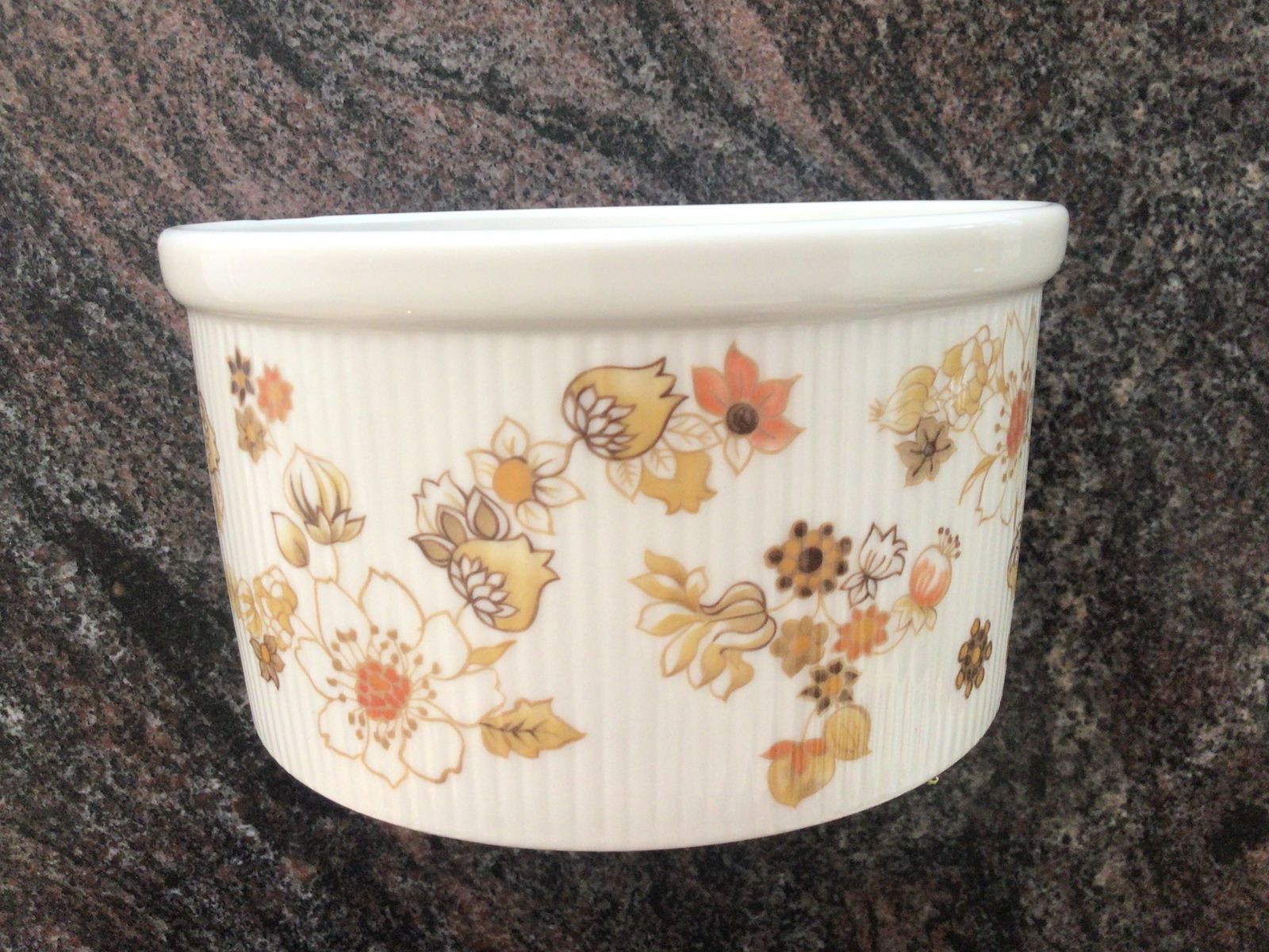 ROYAL DOULTON Soufflé dish vintage excellent new with sticker