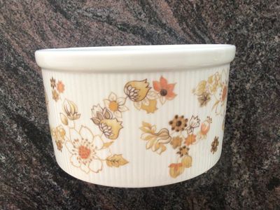 ROYAL DOULTON Soufflé dish vintage excellent new with sticker