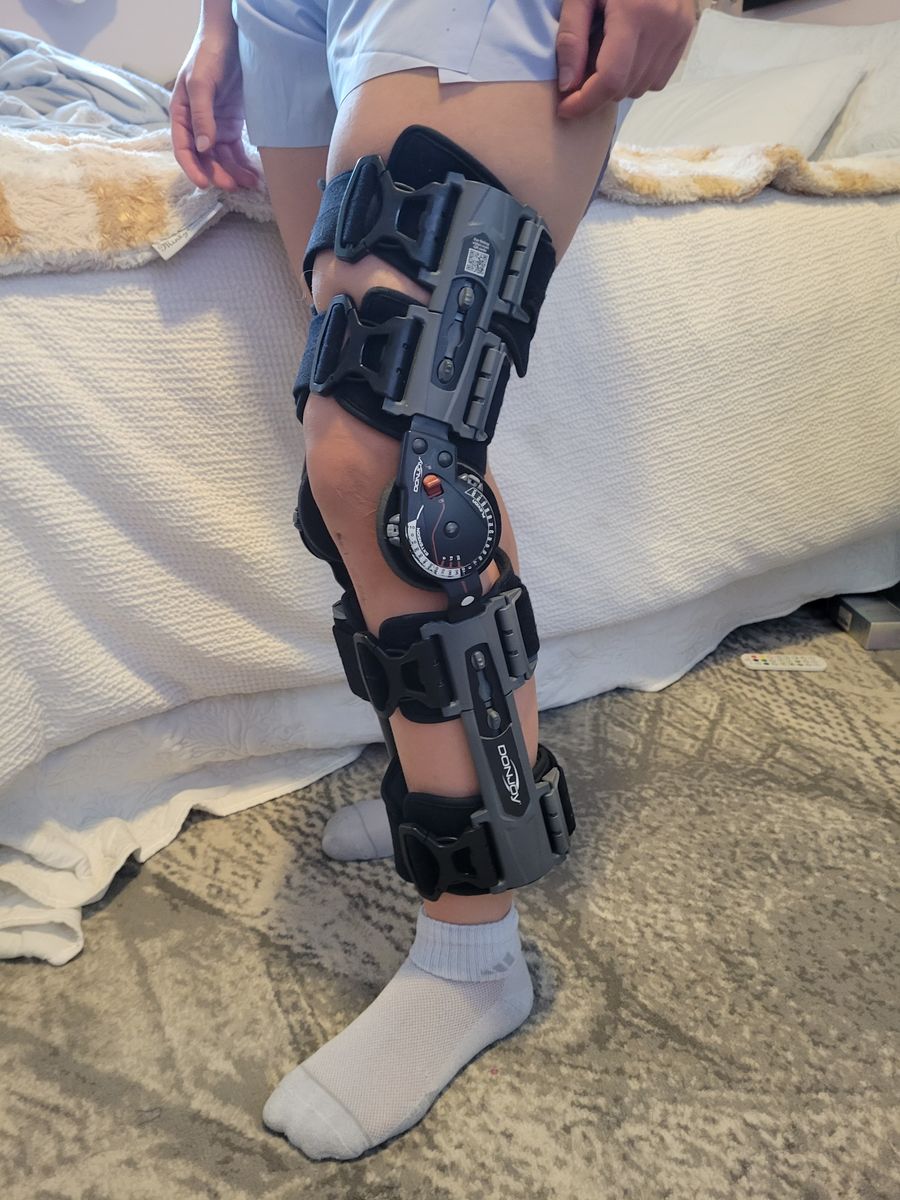 Donjoy Hinged Knee Brace