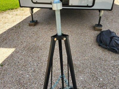 RV Fifth Wheel Gooseneck Stabilizer Jack Stand - Heavy Duty Tripod