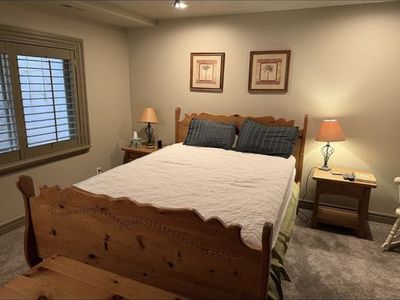Queen Mattress & Box Spring Platform Bed Frame Set - Excellent Condition FREE